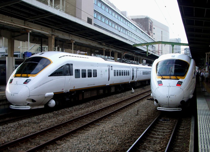 Deux Kamome en gare d'Hakata