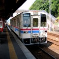 Train local KT-100 en gare d'Hitoyoshi