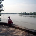 Annie contemple la Loire à Checy